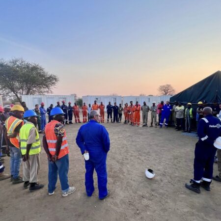 22.09.23 – Drilling crew and 3rd party services assemble for daily pre-tour meetings regarding HSE and operations for their upcoming shift.