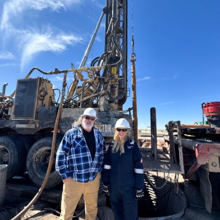 27.02.25 – HE1 CEO Lorna Blaisse is onsite with @HeliumBlue CEO Trent Spry, at the Jackson-31 development well at the Galactica-Pegasus project in USA. Upon successful testing, it is anticipated that the well will be completed and ready to be tied in to helium production facilities.