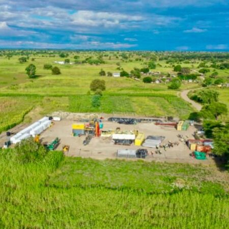 25.04.25 – #HE1 welcomed a media delegation from the the Mining Commission to the Itumbula well site. They met with members of the HE1 field team, gained an overview of the project and visited some initiatives in the local community.