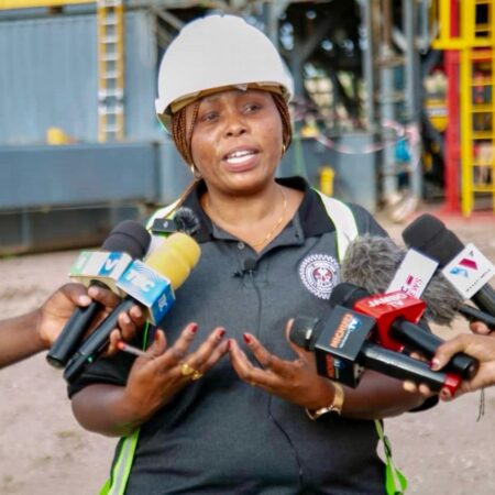 25.04.25 – #HE1 welcomed a media delegation from the the Mining Commission to the Itumbula well site. They met with members of the HE1 field team, gained an overview of the project and visited some initiatives in the local community.