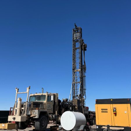 30.04.25 – Well flowed naturally during drilling and at TD. Flow rate since TD has increased to over 320 Mcfd (projected flow rates 350-450 Mcfd). Early samples return helium concentration of up to 0.41% and 98.31% CO2.